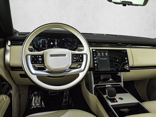 Used 2025 Land Rover Range Rover SE AWD/4WD image 19