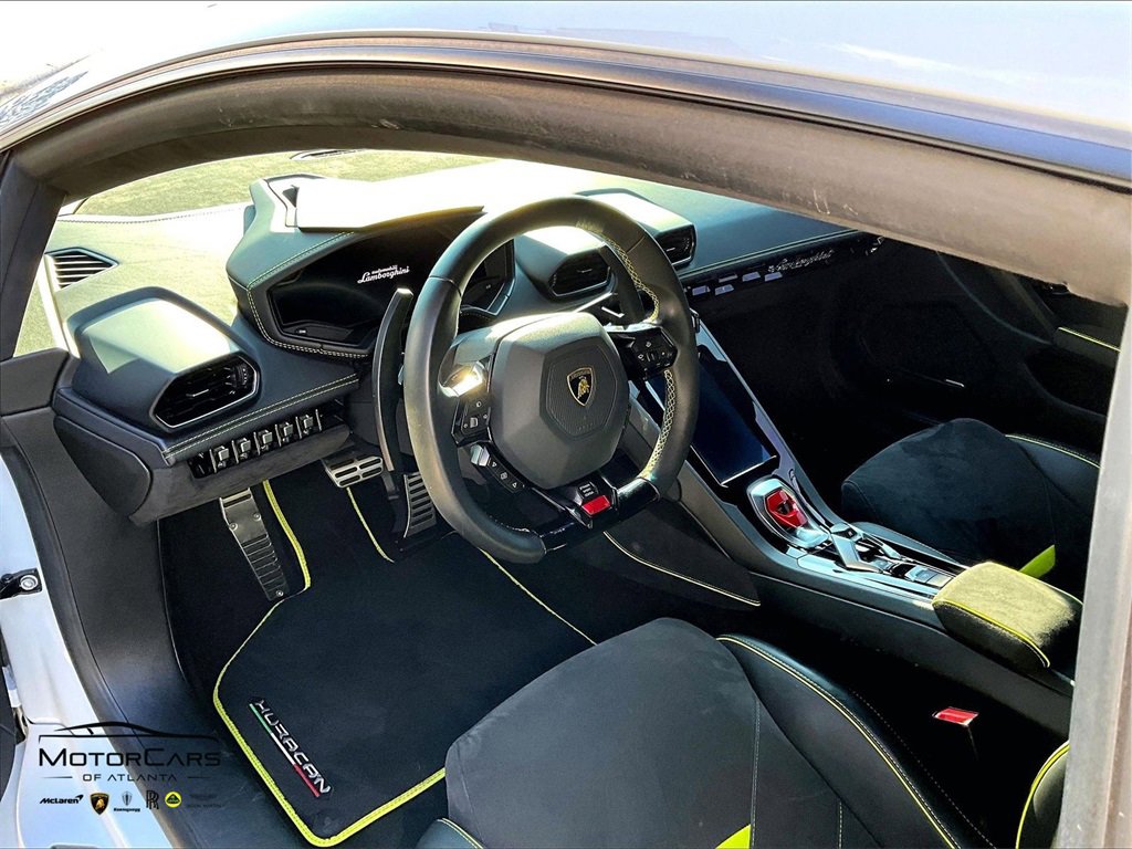 Used 2021 Lamborghini Huracan EVO image 12