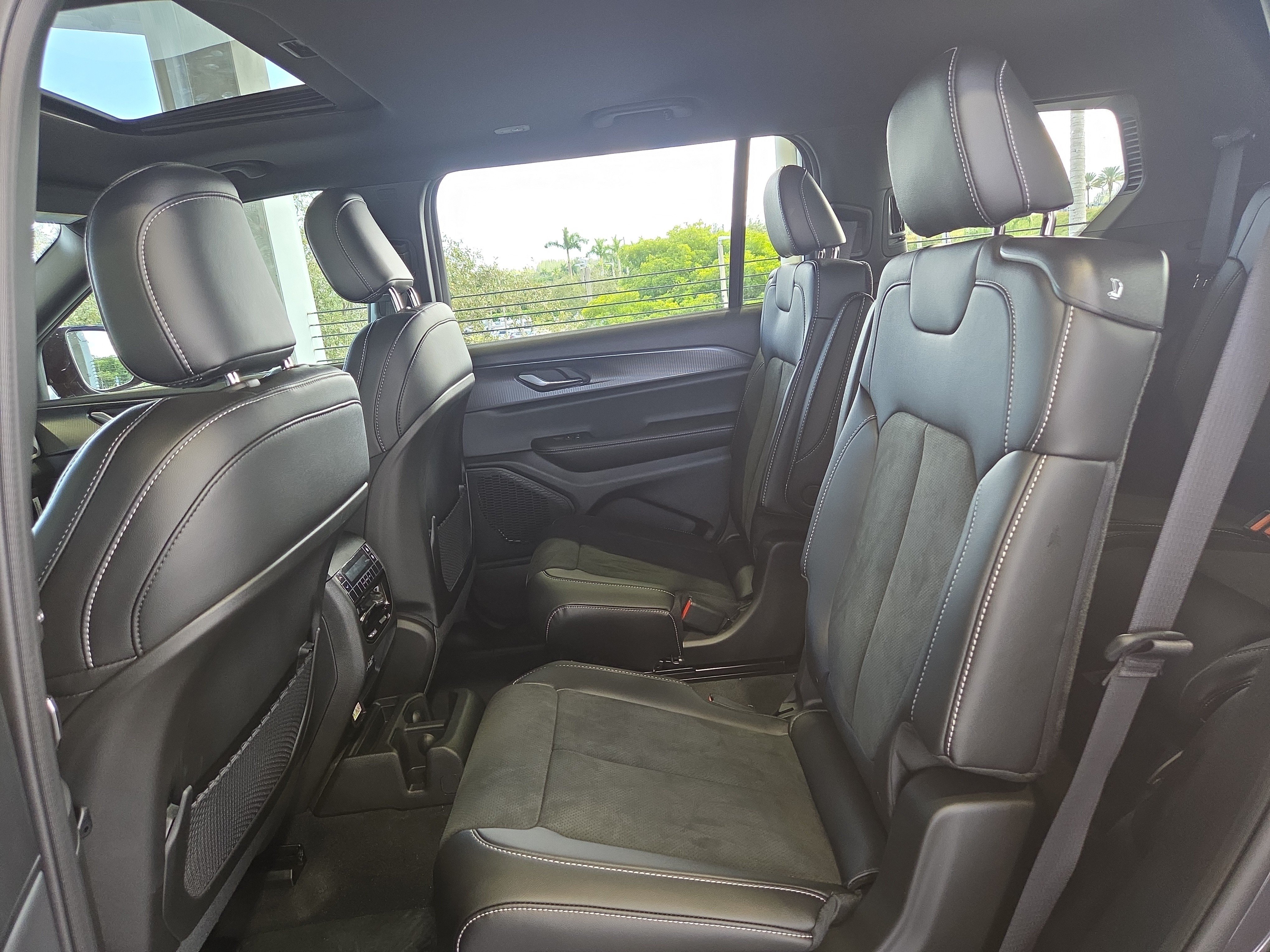 New 2025 Jeep Grand Cherokee L Altitude AWD/4WD image 15
