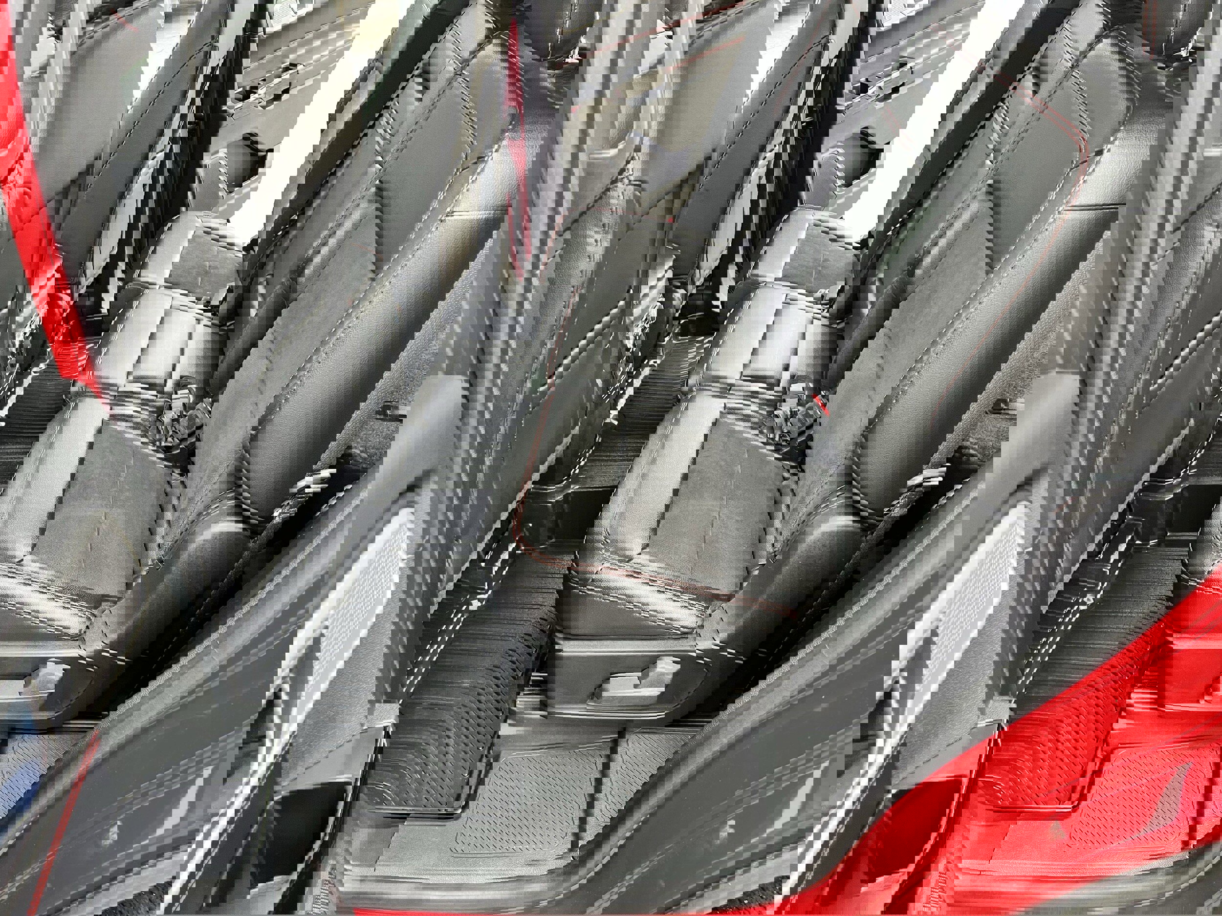 Used 2022 Ford Explorer ST-Line w/ Class IV Trailer Tow Package image 12