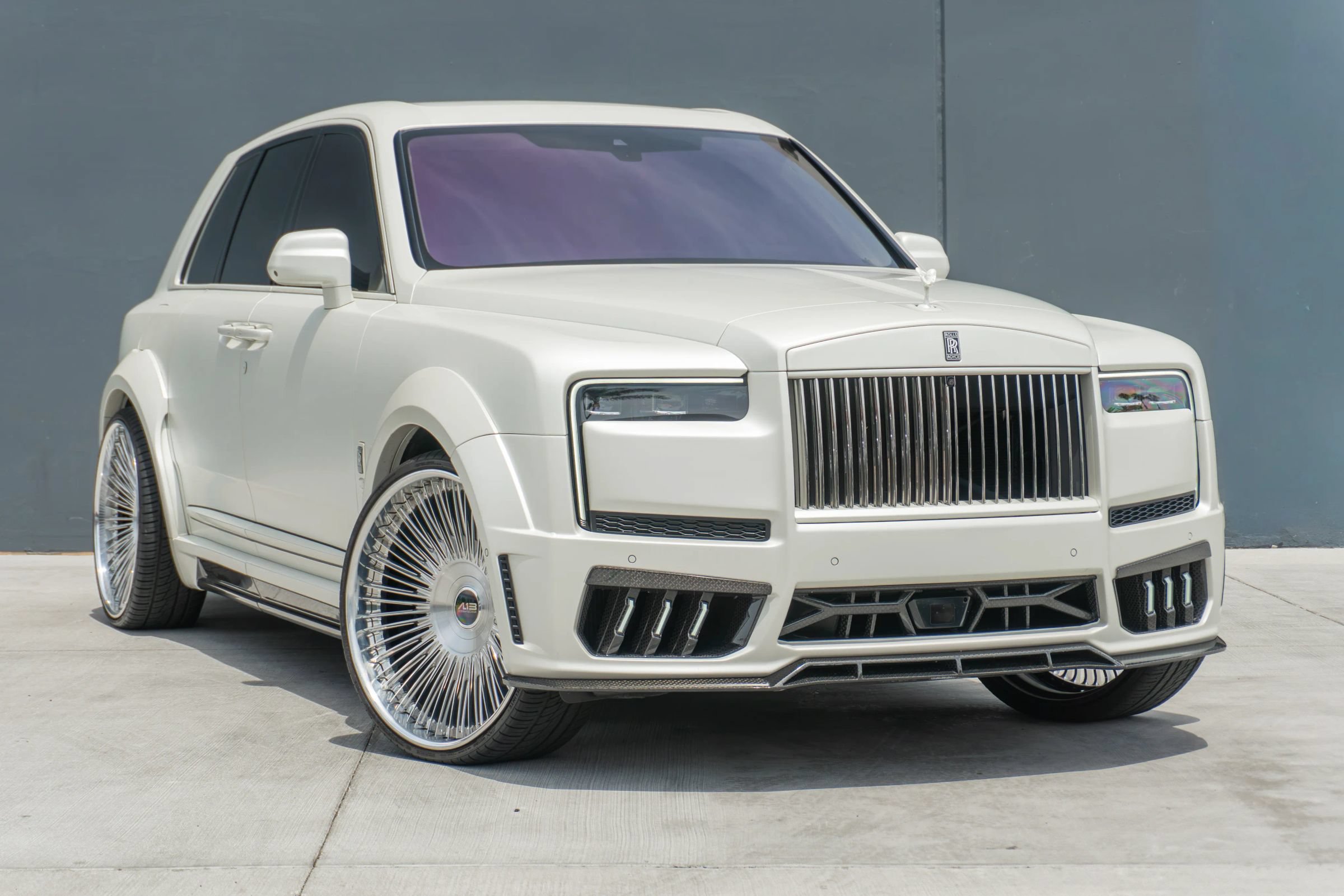 Used 2025 Rolls-Royce Cullinan AWD/4WD image 5