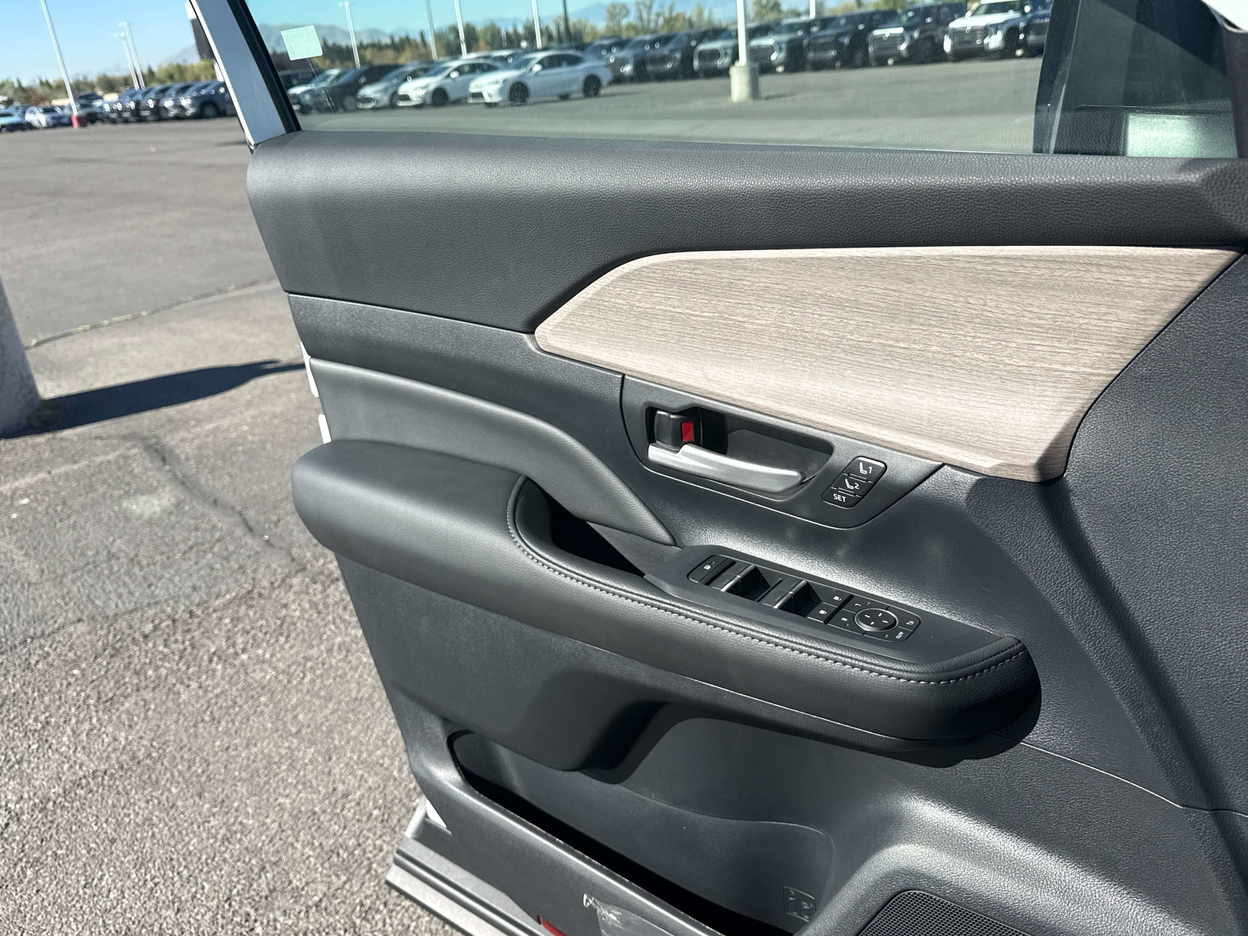 New 2026 Toyota Grand Highlander Limited image 9