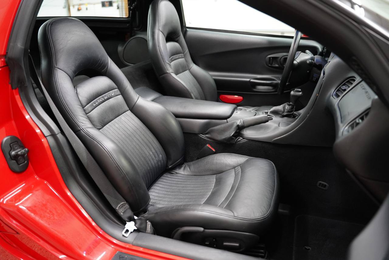 Used 2003 Chevrolet Corvette Coupe w/ Preferred Equipment Group RWD image 30