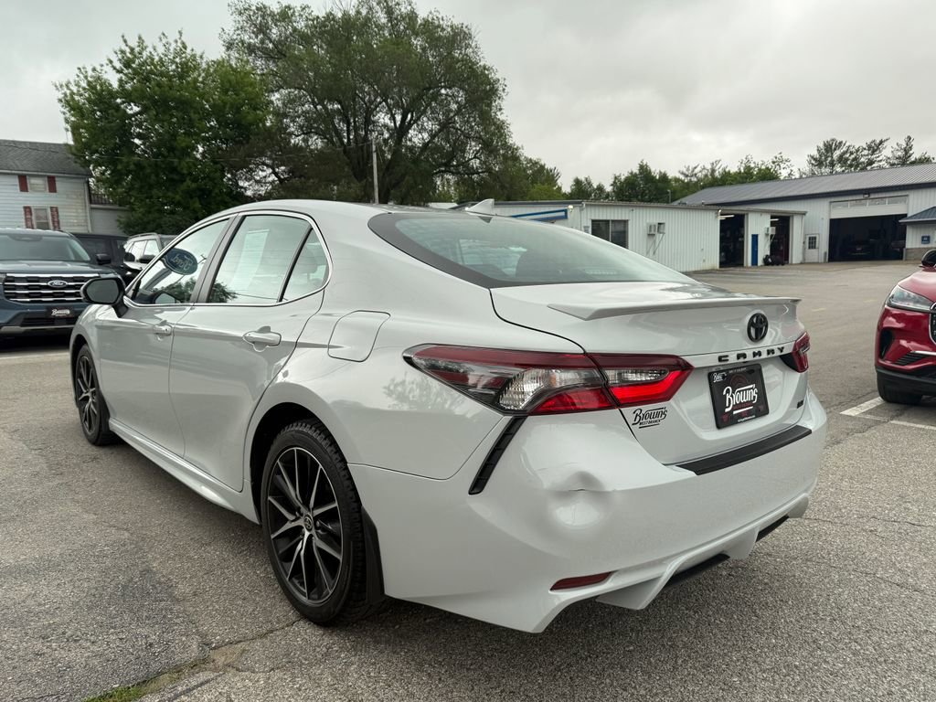 Used 2022 Toyota Camry SE FWD image 6