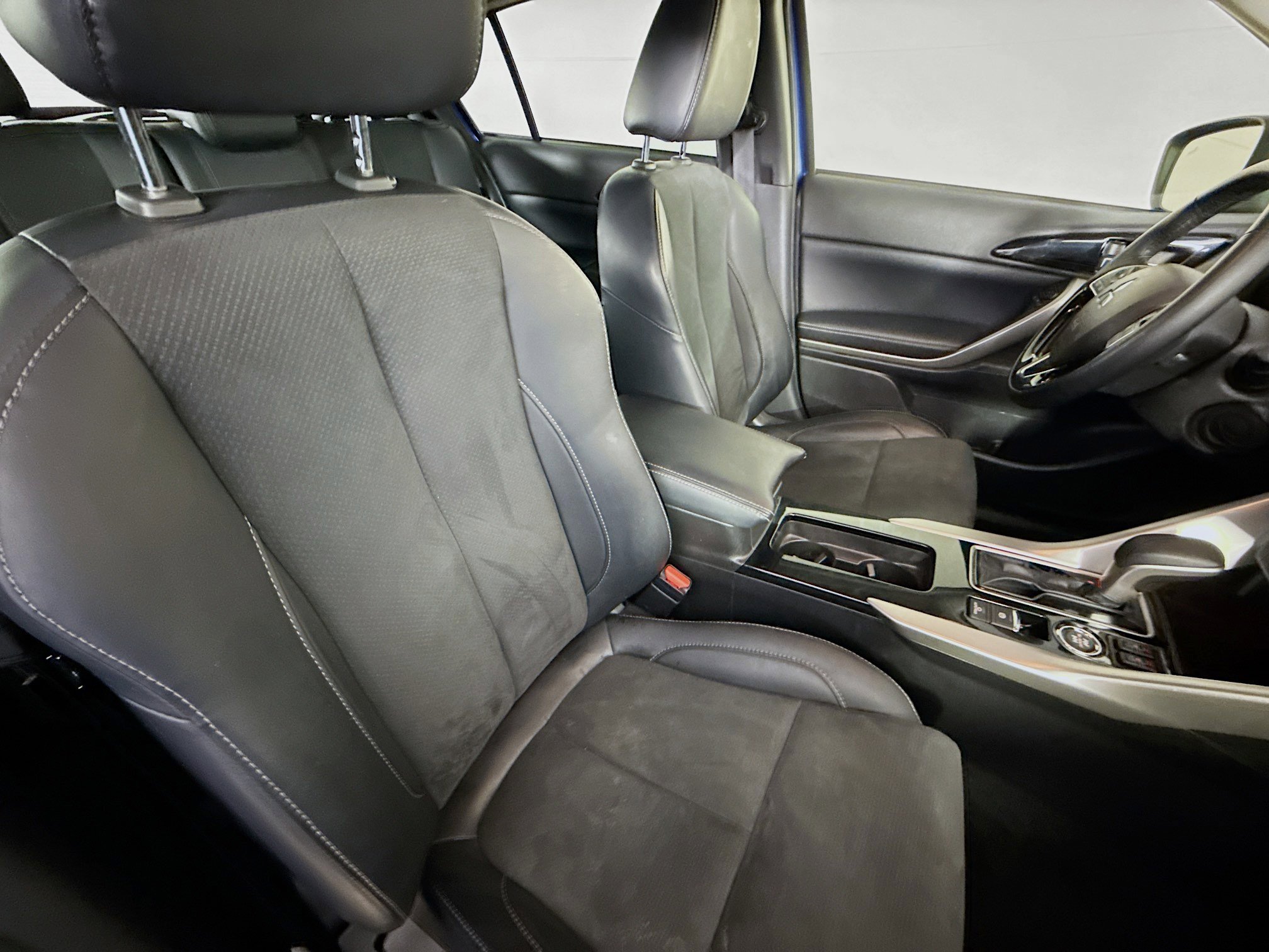 Used 2025 Mitsubishi Eclipse Cross SE image 35