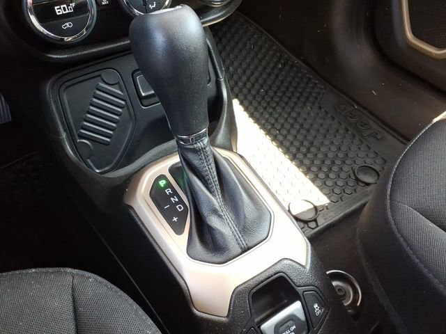 Used 2017 Jeep Renegade Latitude w/ Popular Equipment Group image 20