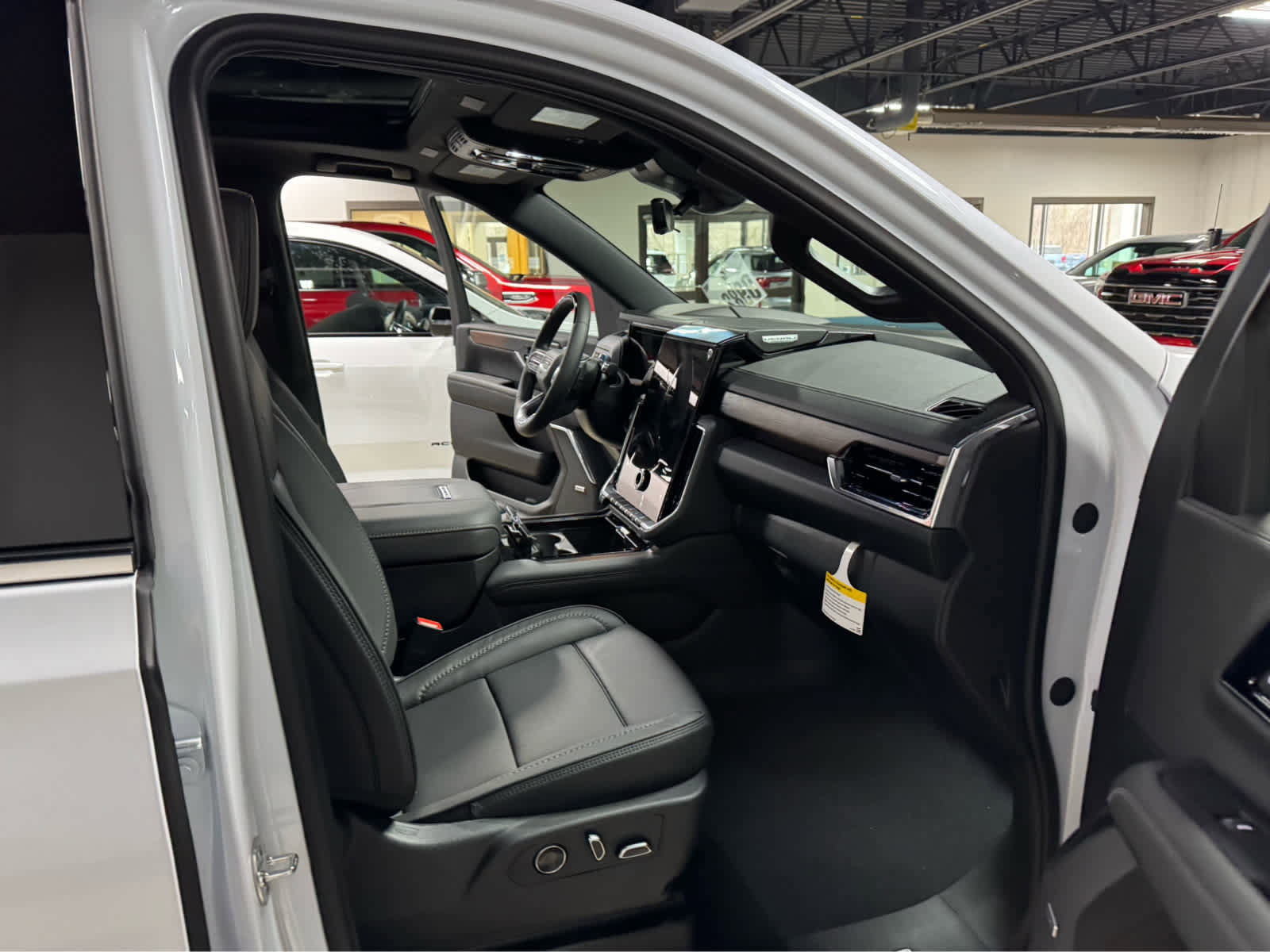 New 2026 GMC Yukon Denali w/ Denali Reserve Package AWD/4WD image 10