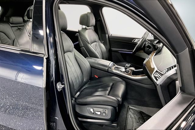 Used 2020 BMW X5 M50i w/ Premium Package image 29