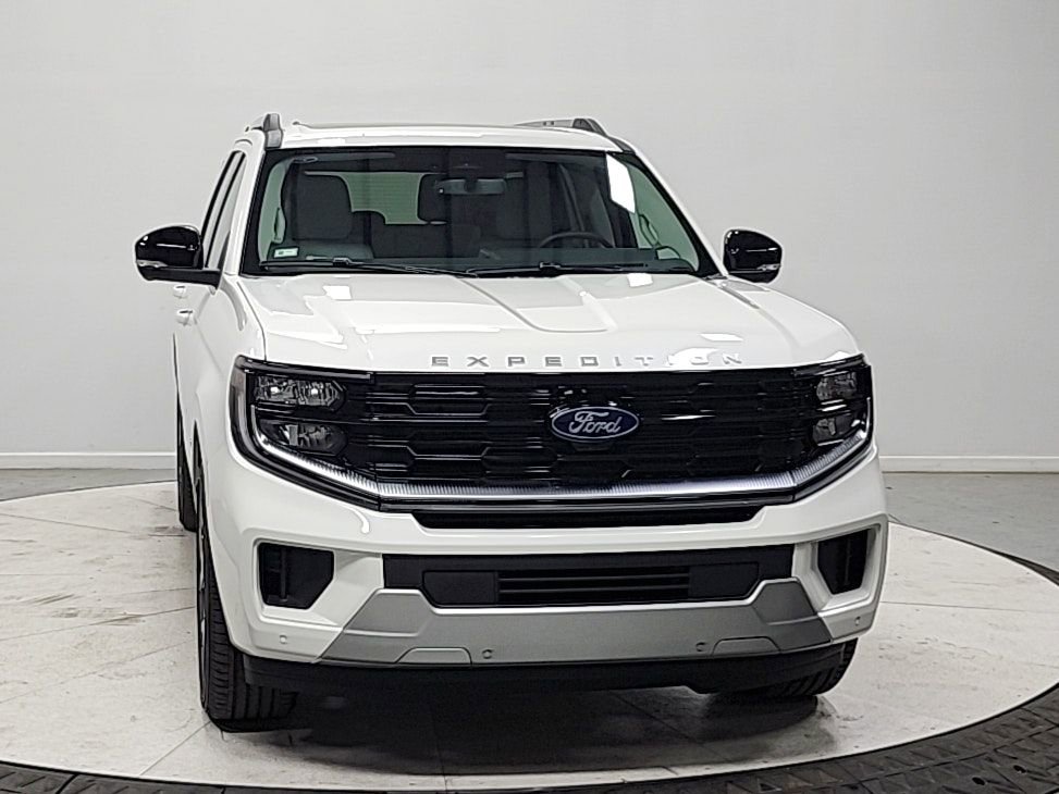 New 2026 Ford Expedition Platinum image 2