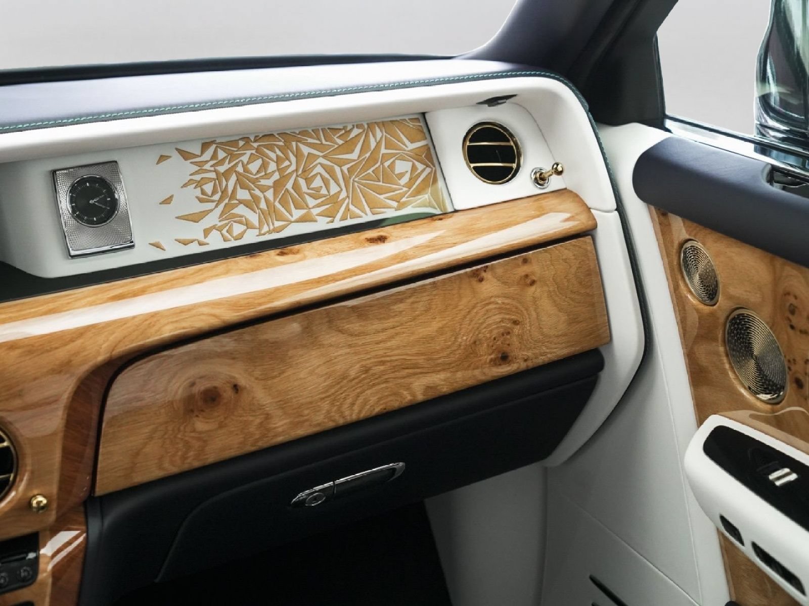 New 2026 Rolls-Royce Phantom Sedan RWD image 19