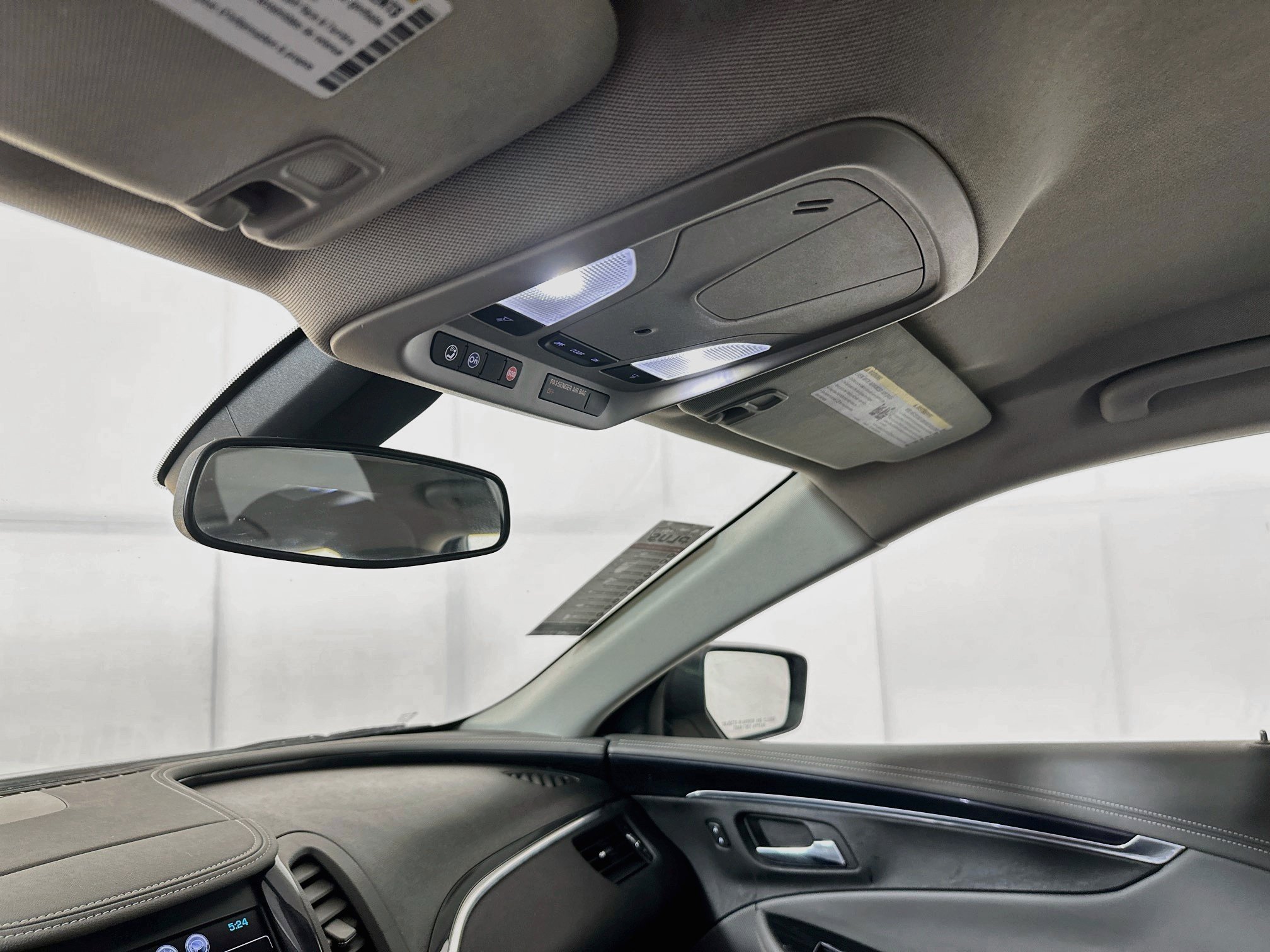 Used 2018 Chevrolet Impala LT FWD image 18