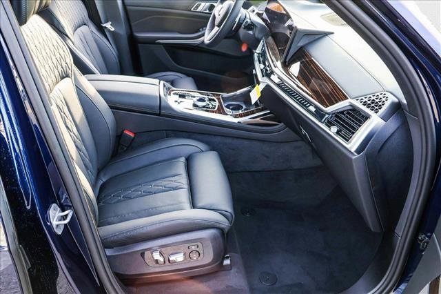 Used 2025 BMW X7 M60i image 25