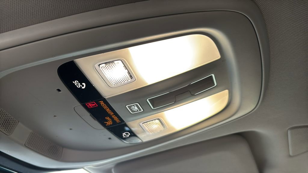 Certified 2023 Volvo XC60 B5 Plus w/ Climate Package image 21