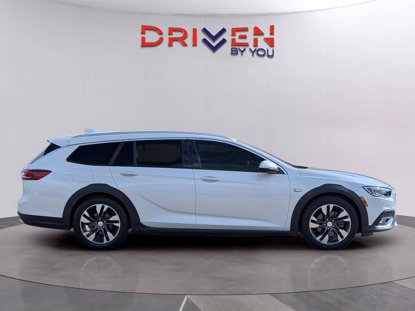 Used 2018 Buick Regal Essence w/ Driver Confidence Package #1 image 5