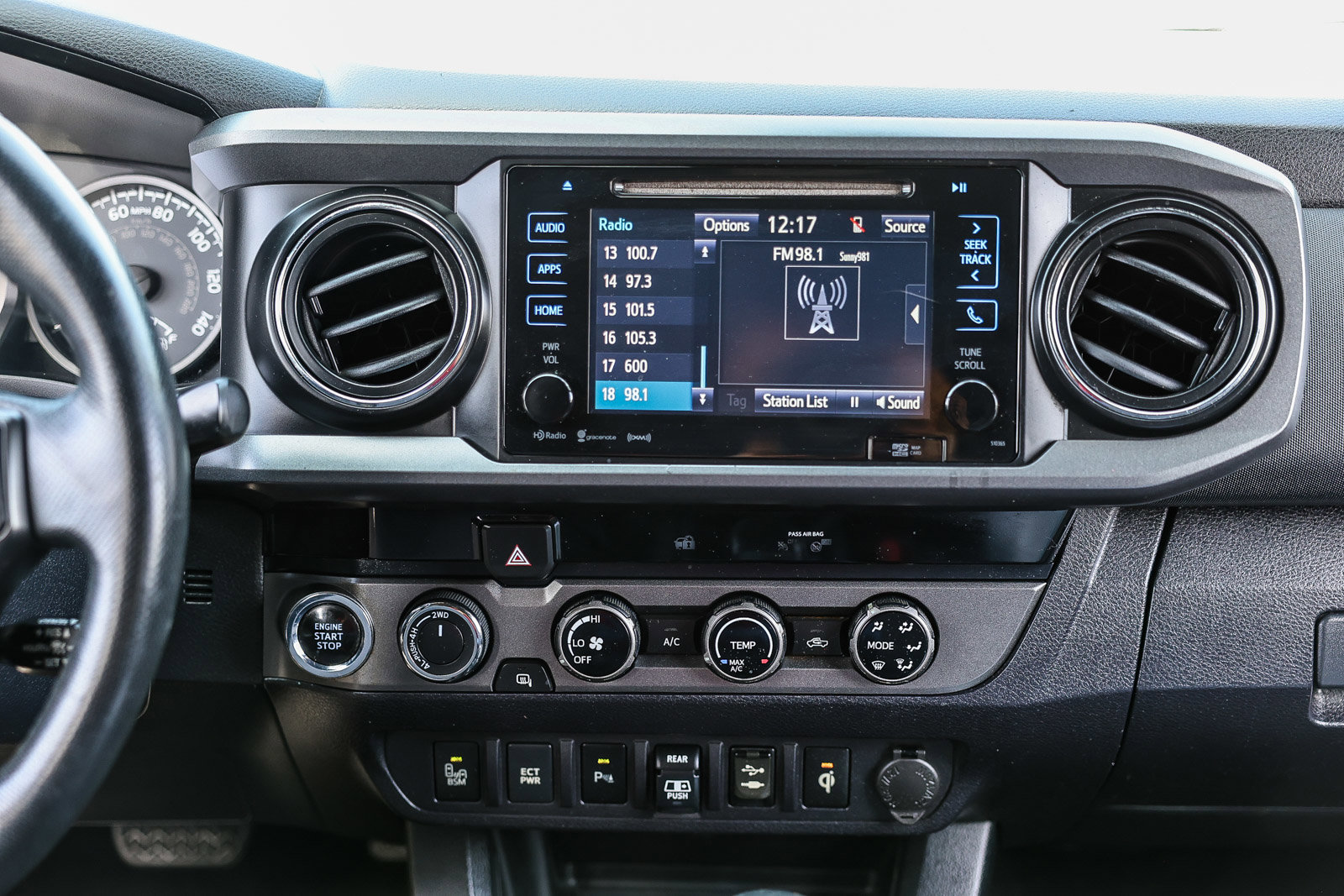 Used 2018 Toyota Tacoma TRD Off-Road w/ Technology Package image 3