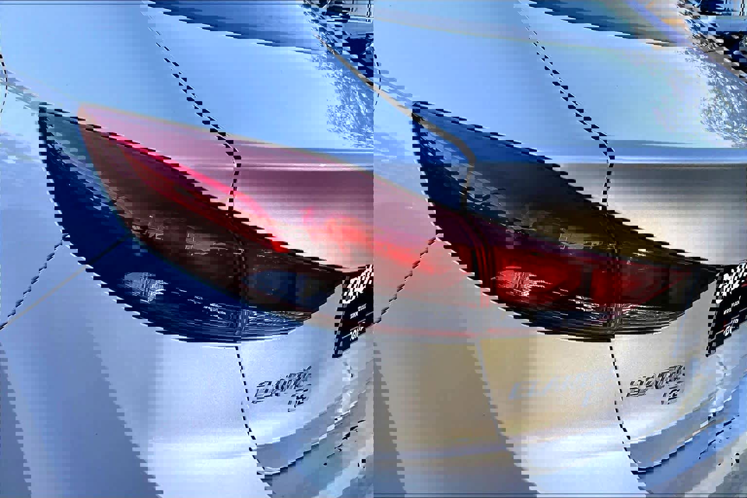 Used 2017 Hyundai Elantra SE image 21