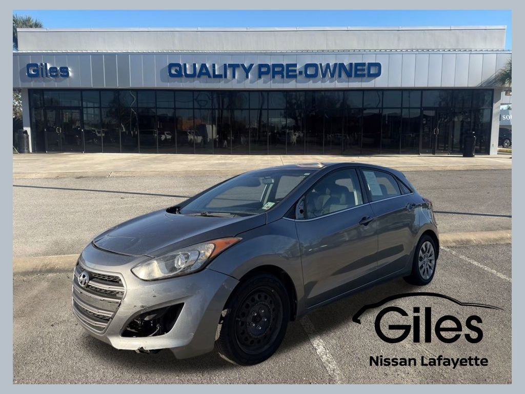 Used 2017 Hyundai Elantra GT image 1