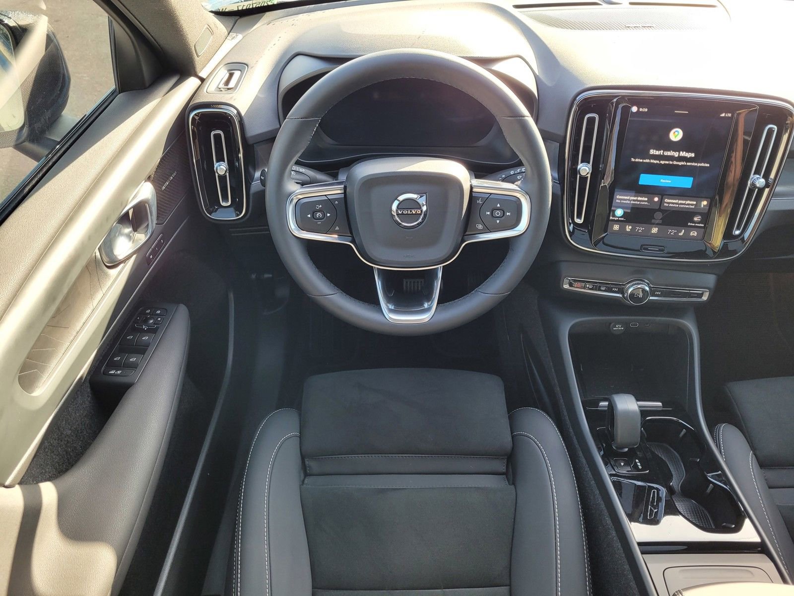 Certified 2023 Volvo XC40 Recharge Ultimate image 10