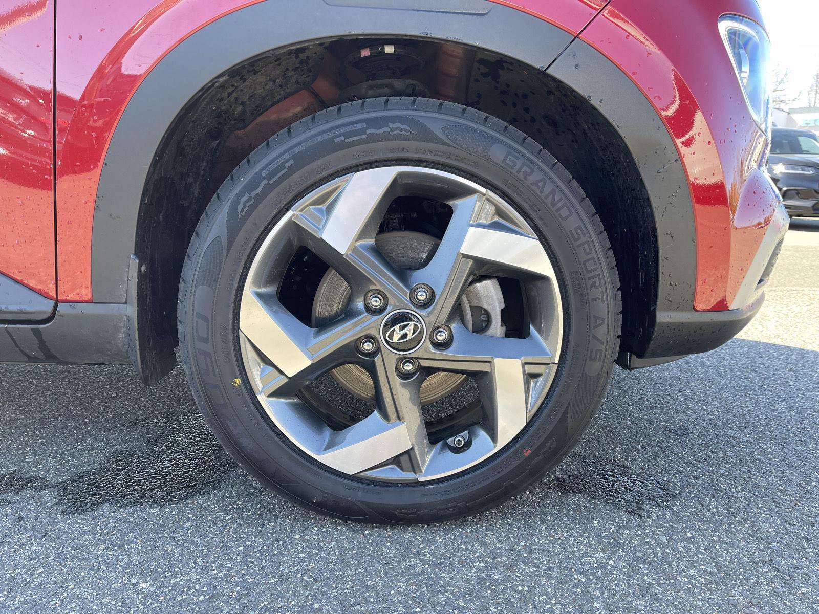 Used 2023 Hyundai Venue Limited image 22