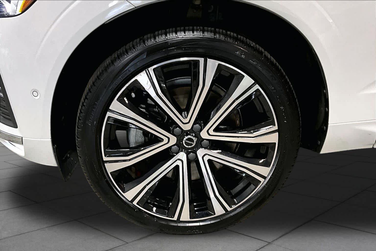Used 2023 Volvo XC60 B6 Ultimate w/ Climate Package AWD/4WD image 11
