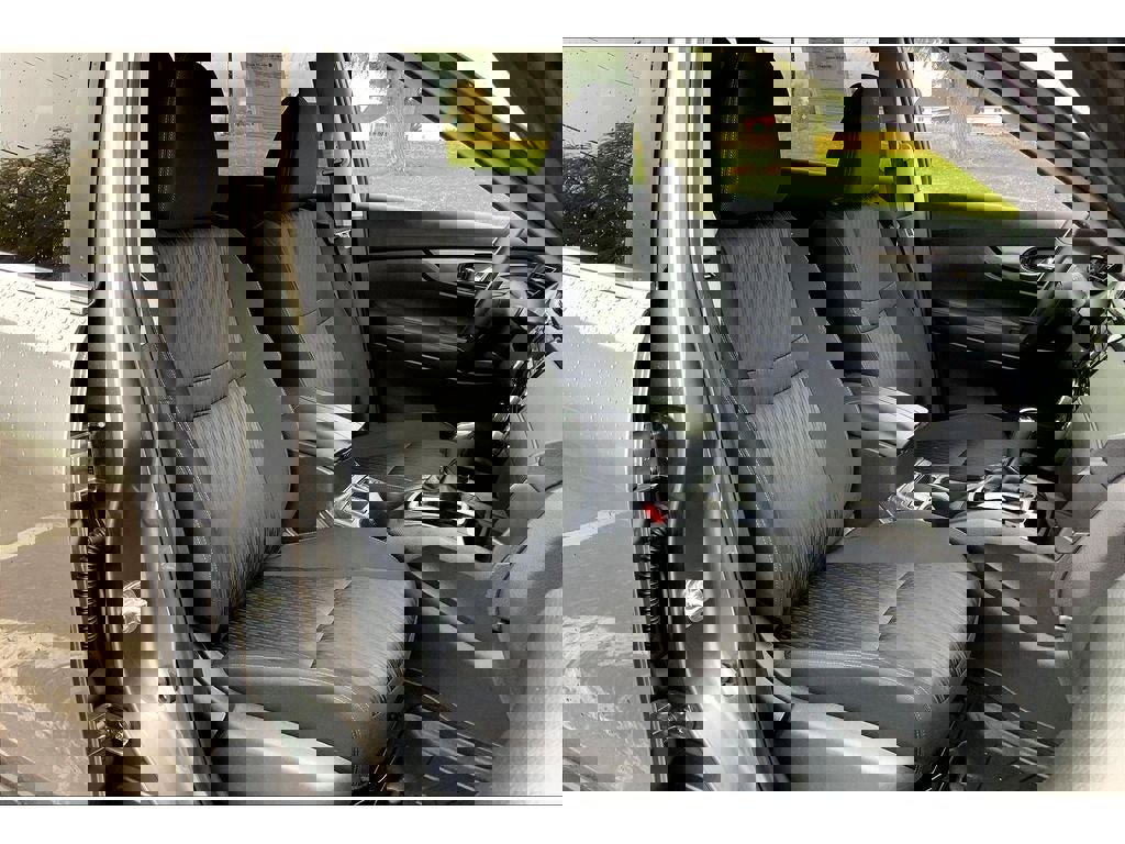 Used 2018 Nissan Rogue SV image 7