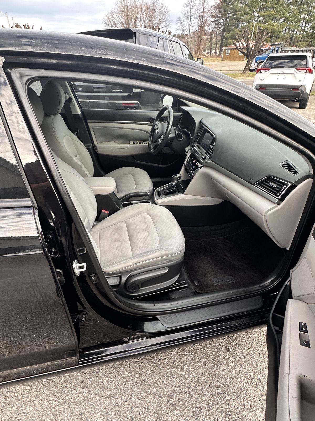 Used 2017 Hyundai Elantra SE w/ SE A/T Tech Package 03 image 9