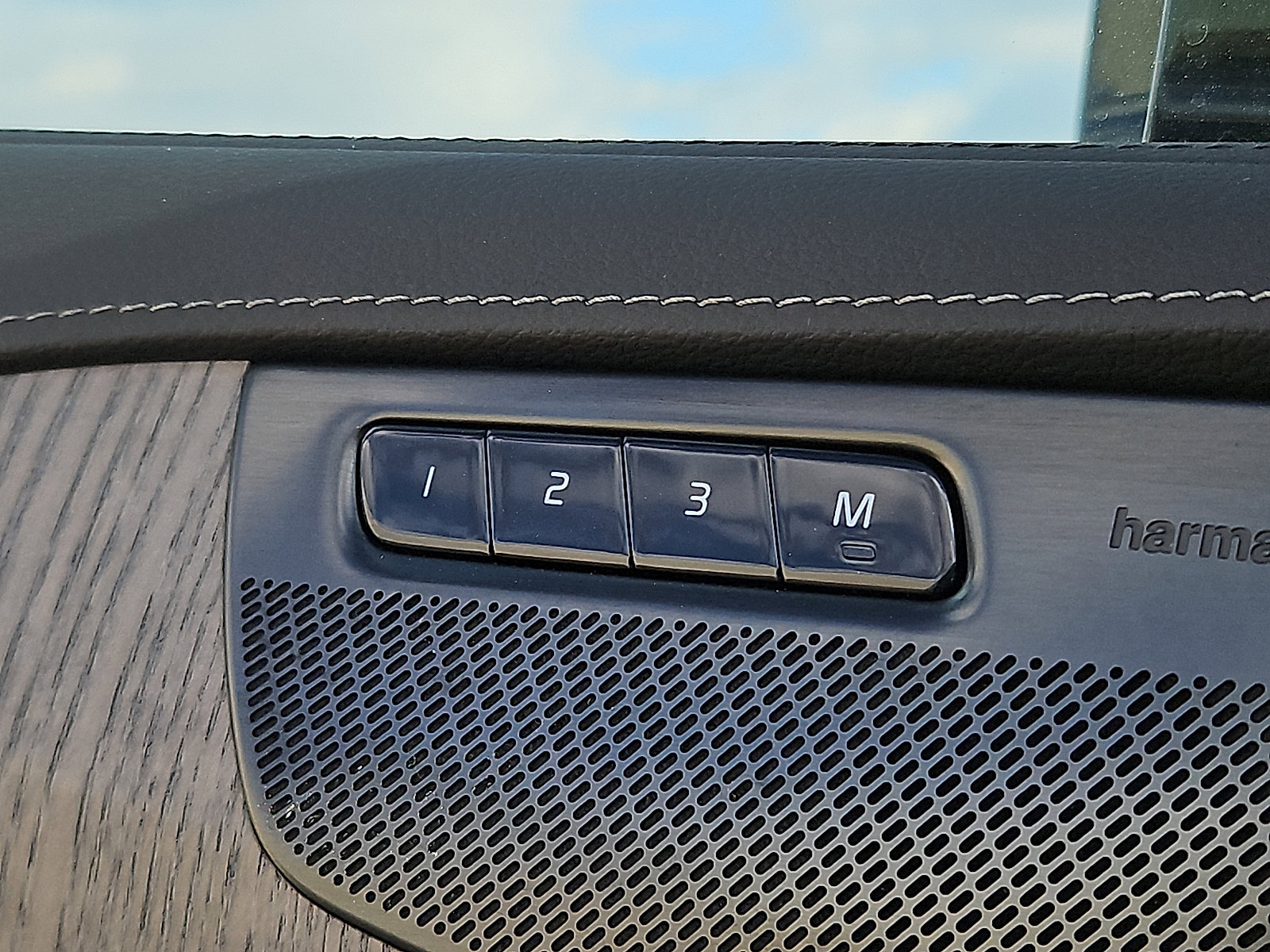 Certified 2023 Volvo XC90 B6 Ultimate w/ Protection Package image 25