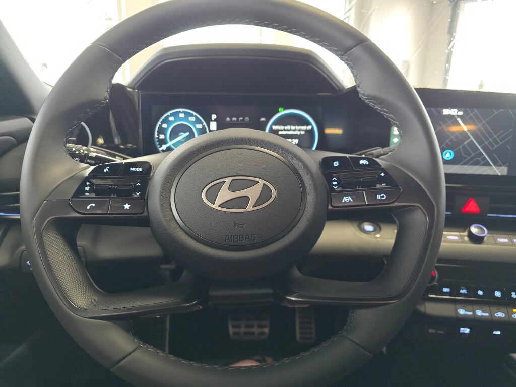 New 2025 Hyundai Elantra SEL image 17