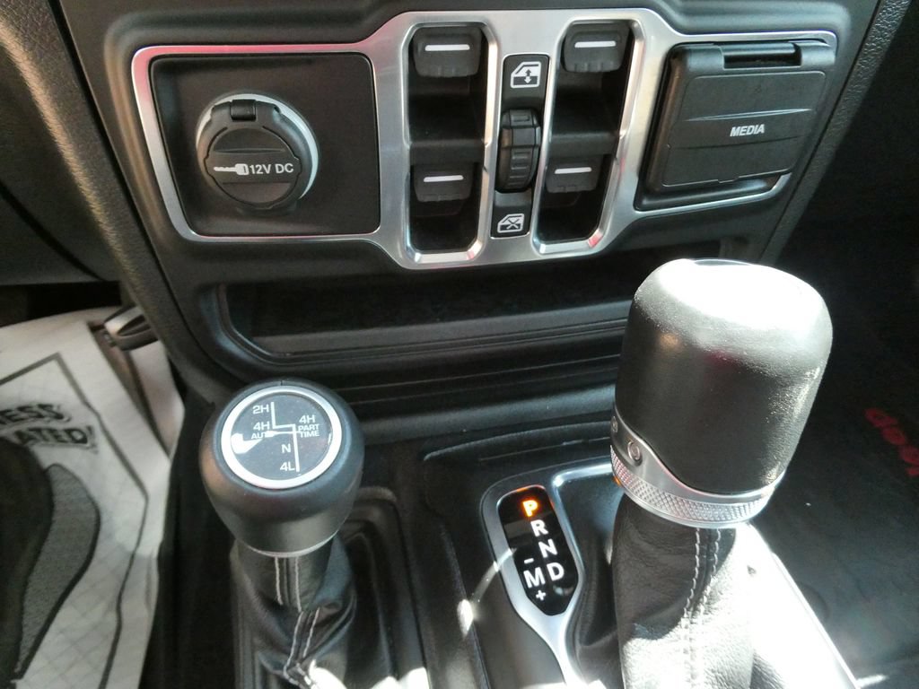 Used 2020 Jeep Wrangler Unlimited Sahara AWD/4WD image 28