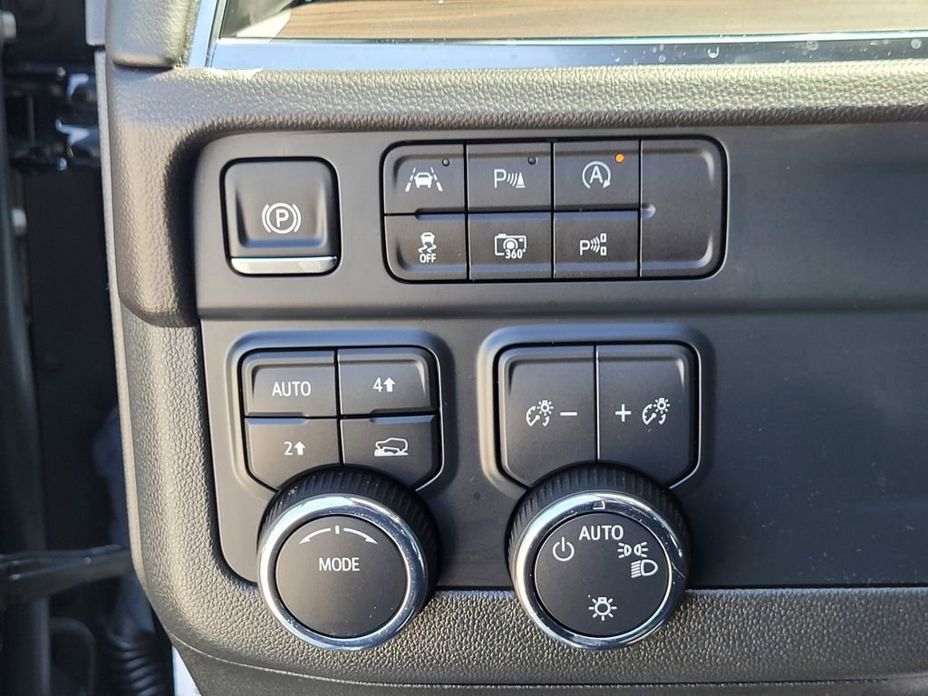 Used 2025 Chevrolet Tahoe LT AWD/4WD image 29