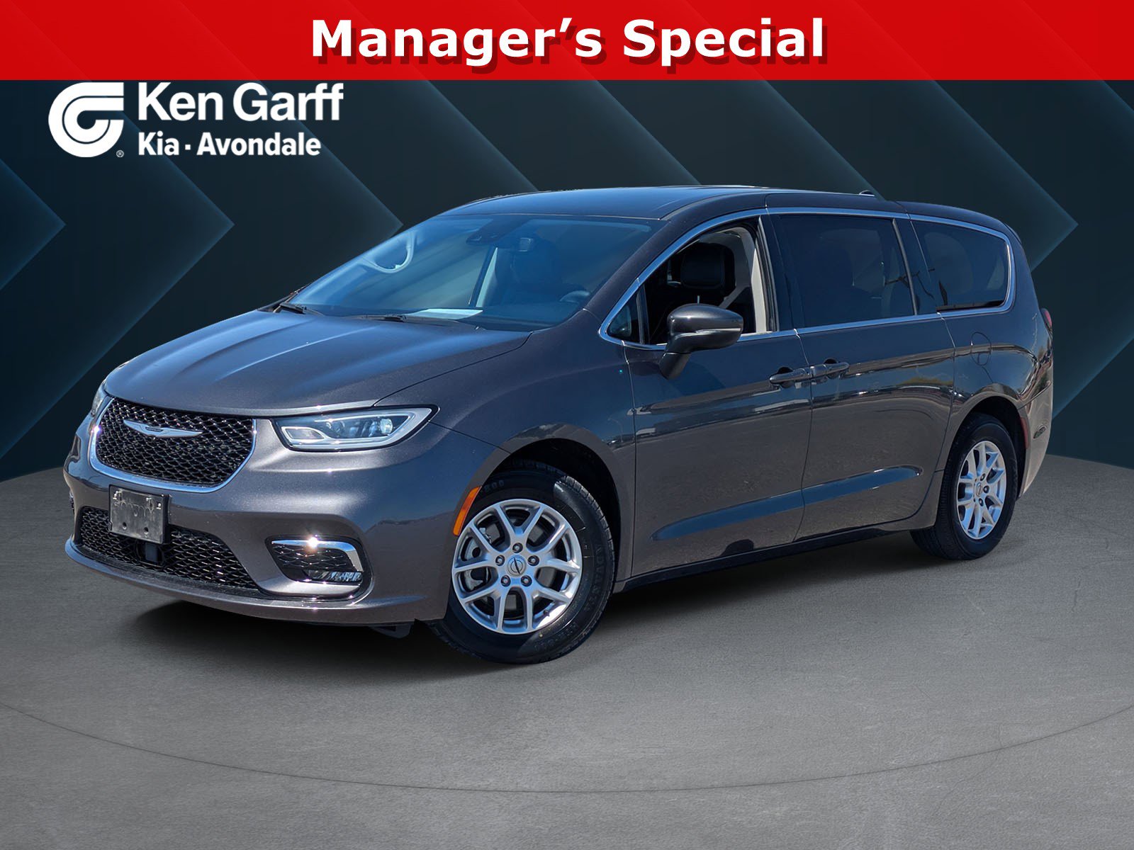 Used 2023 Chrysler Pacifica Touring-L FWD image 1