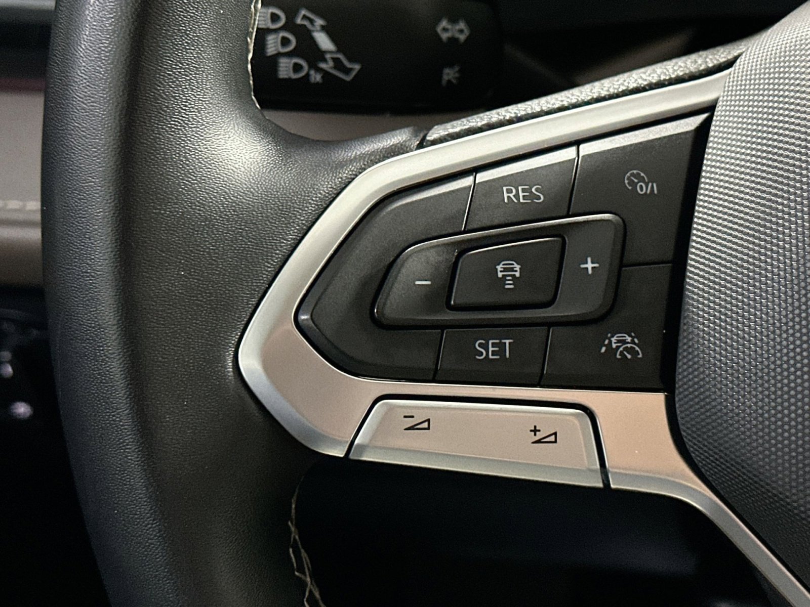 Used 2022 Volkswagen Taos SEL image 22