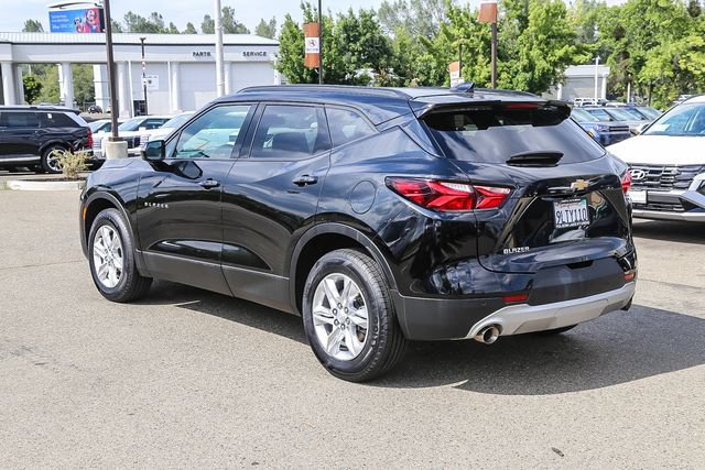 Used 2021 Chevrolet Blazer LT FWD image 2