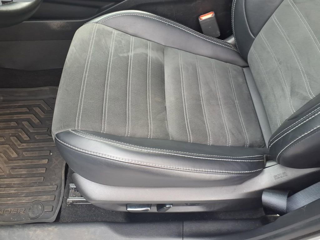 Used 2024 Mitsubishi Outlander SE Black Edition image 12