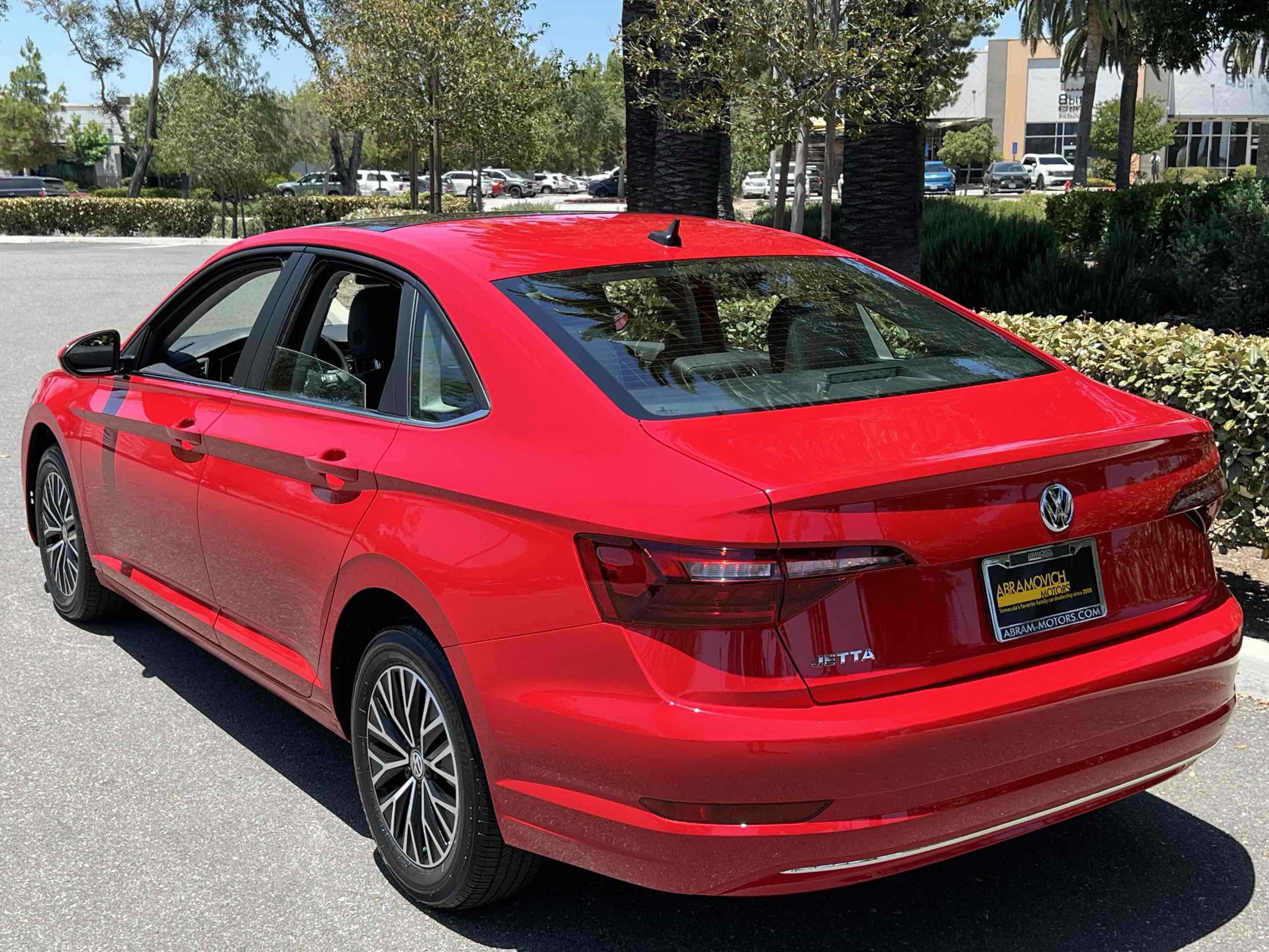 Used 2020 Volkswagen Jetta SE image 2