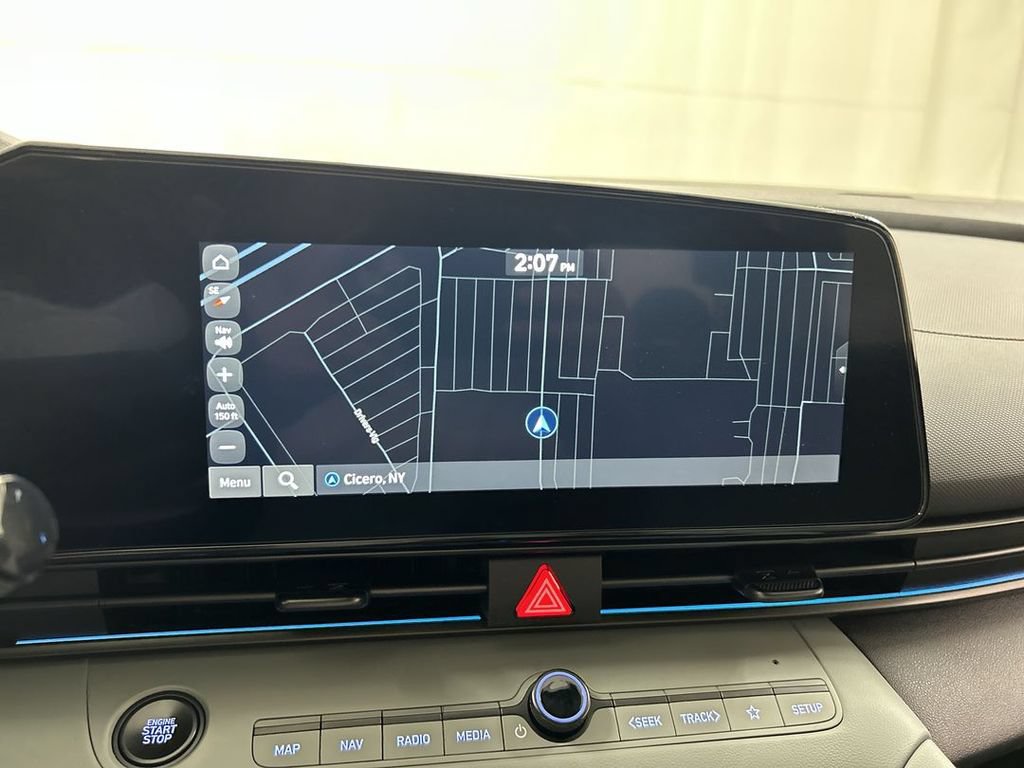 Used 2025 Hyundai Elantra Limited FWD image 16