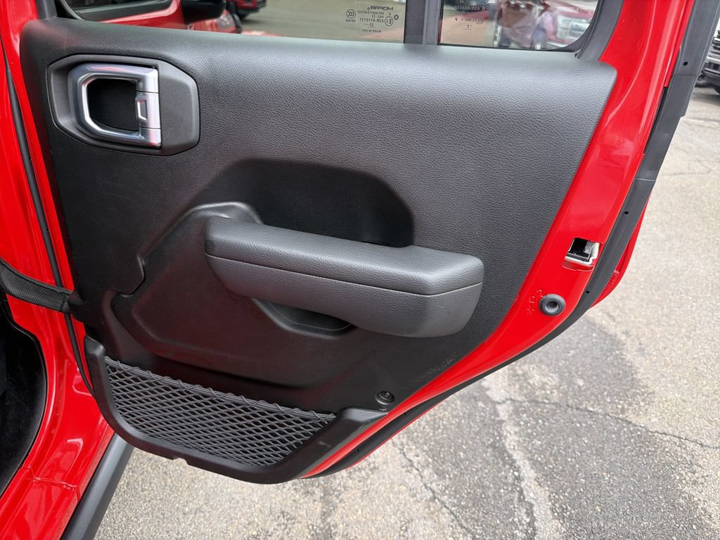 Used 2023 Jeep Wrangler Unlimited Rubicon 4xe w/ Cold Weather Group AWD/4WD image 17