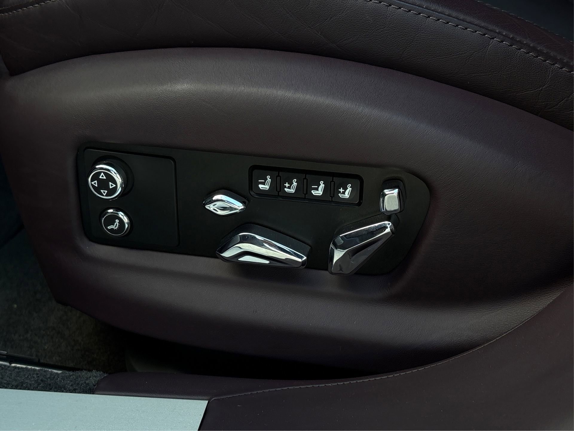 Used 2023 Bentley Flying Spur V8 image 31