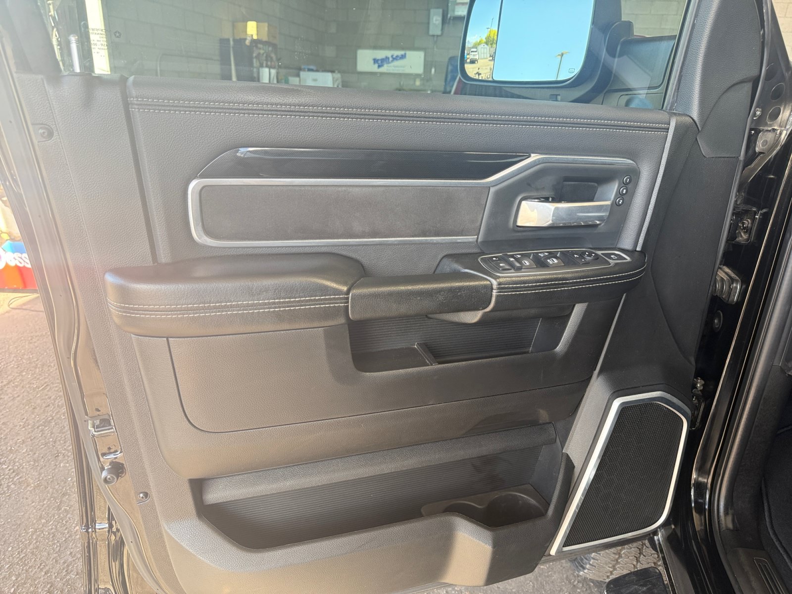 Used 2019 RAM 3500 Laramie w/ Black Appearance Package AWD/4WD image 12