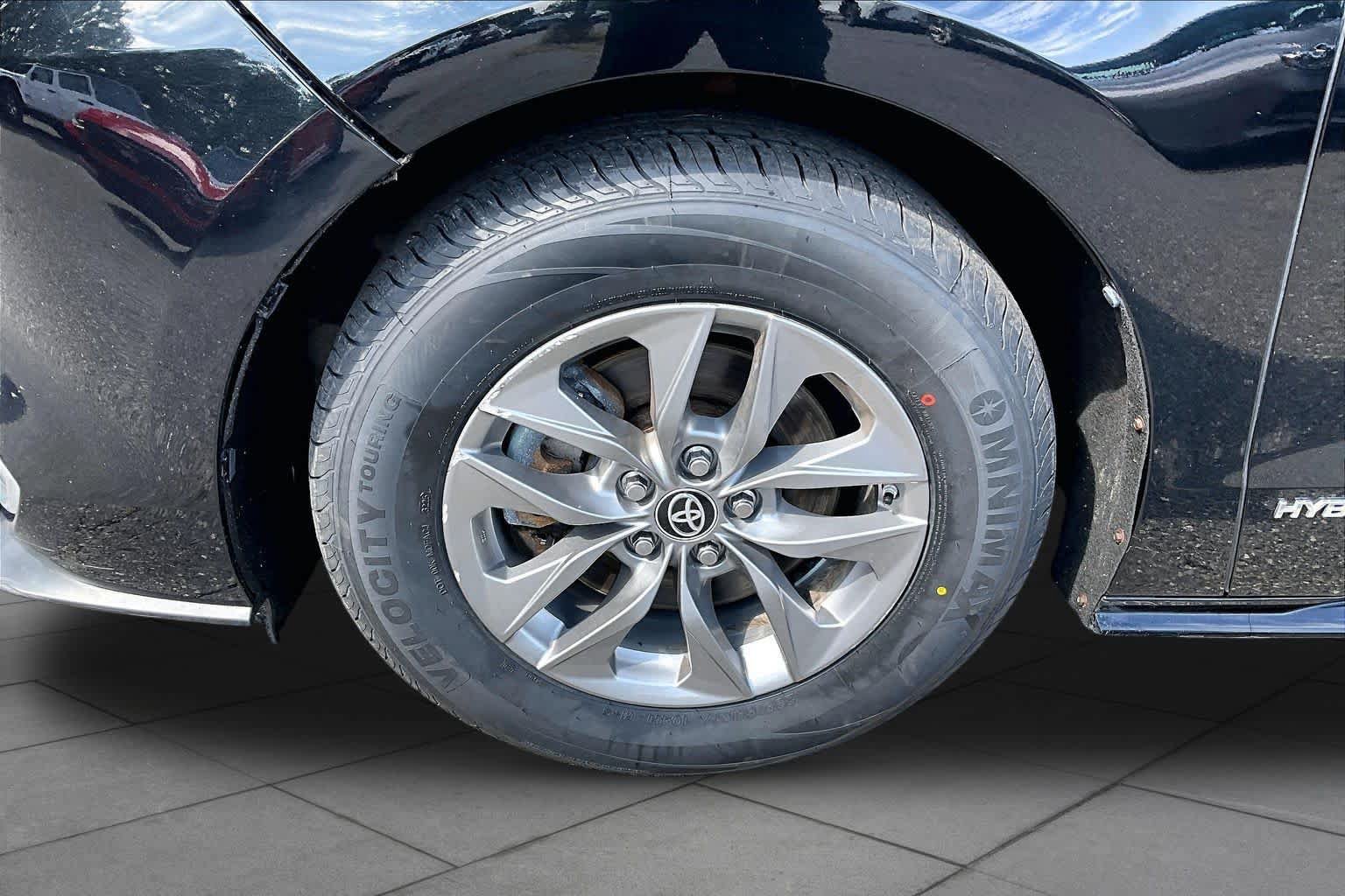 Used 2021 Toyota Sienna XLE FWD image 11