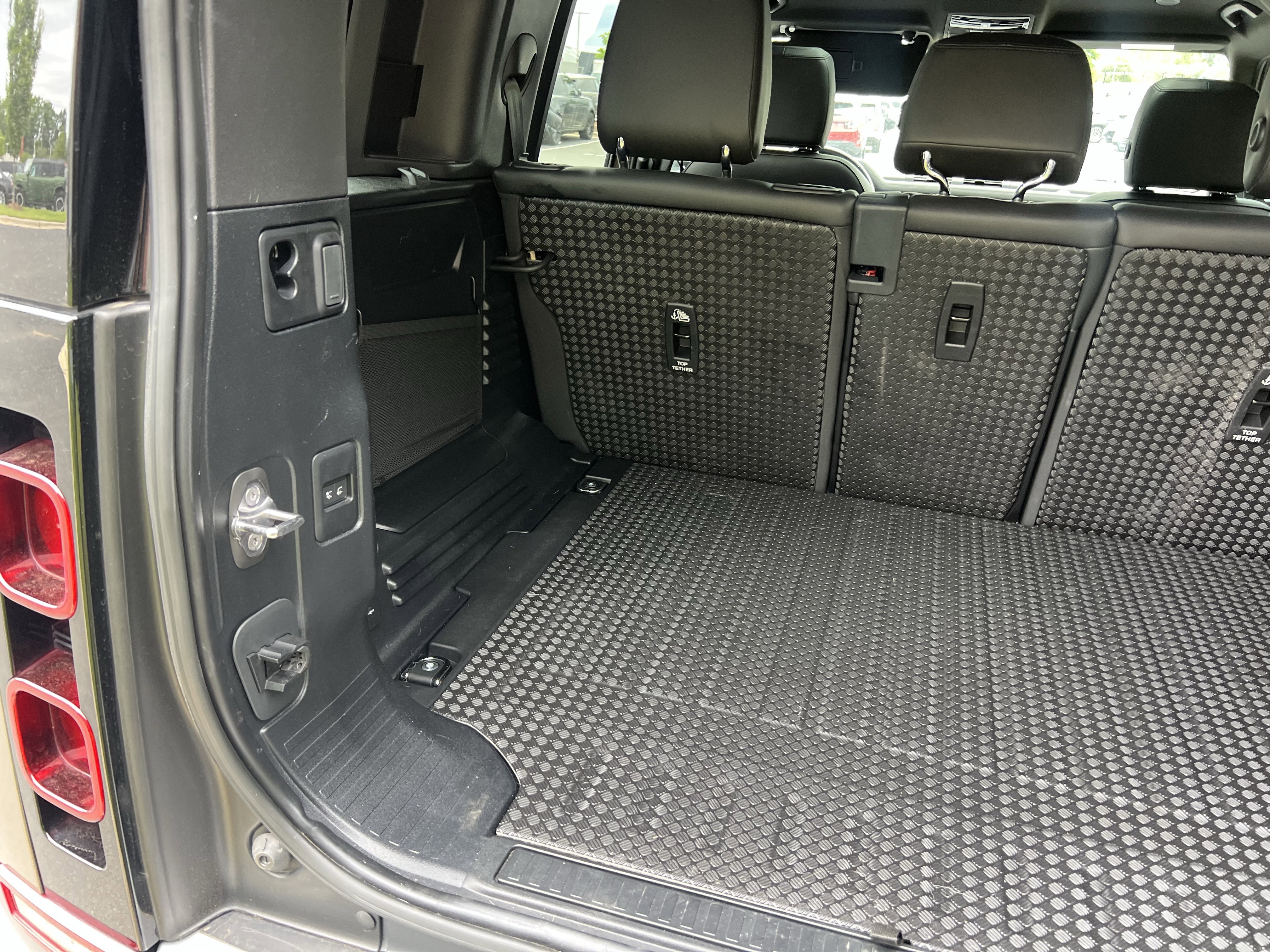 Used 2023 Land Rover Defender 110 SE AWD/4WD image 35