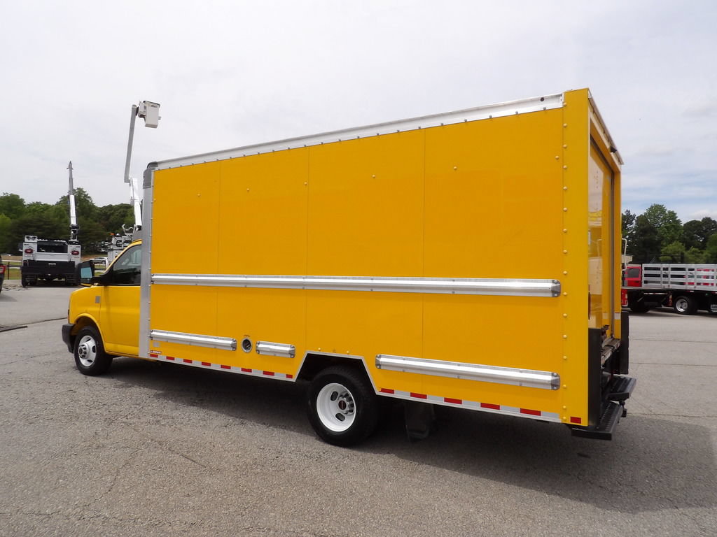 Used 2022 GMC Savana 3500 Extended w/ Power Convenience Package RWD image 4