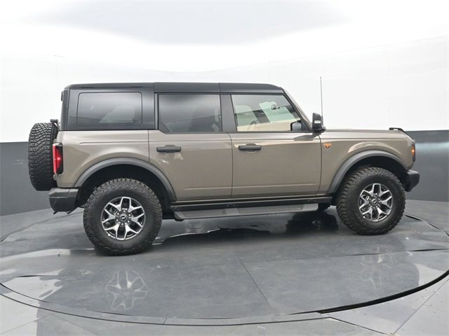 Used 2025 Ford Bronco Badlands image 2