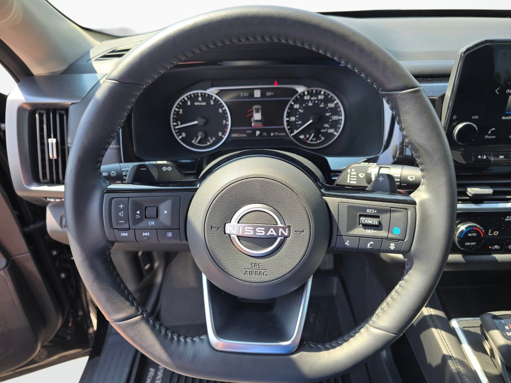 Used 2025 Nissan Pathfinder SL AWD/4WD image 13