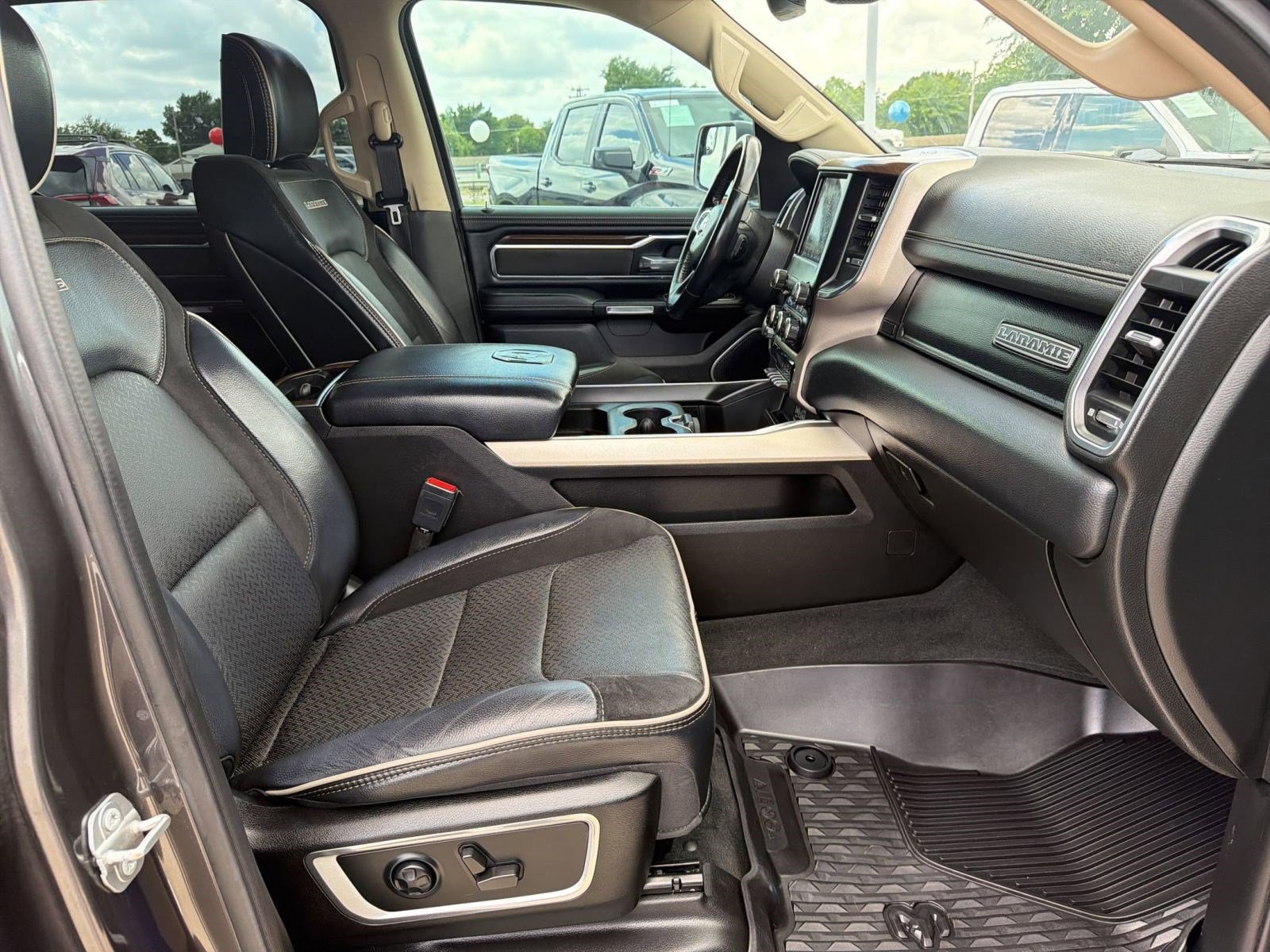 Used 2021 RAM 1500 Laramie AWD/4WD image 29