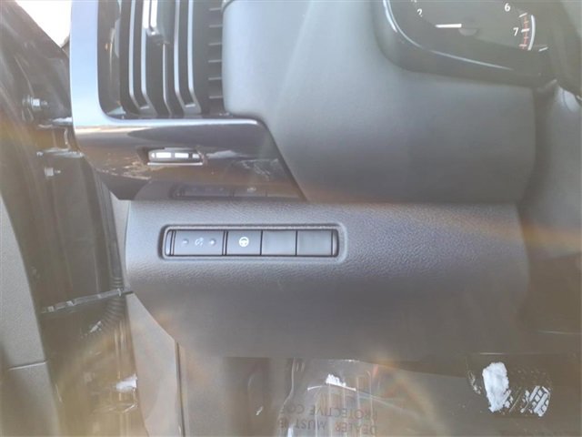 Used 2024 Nissan Pathfinder SV image 16