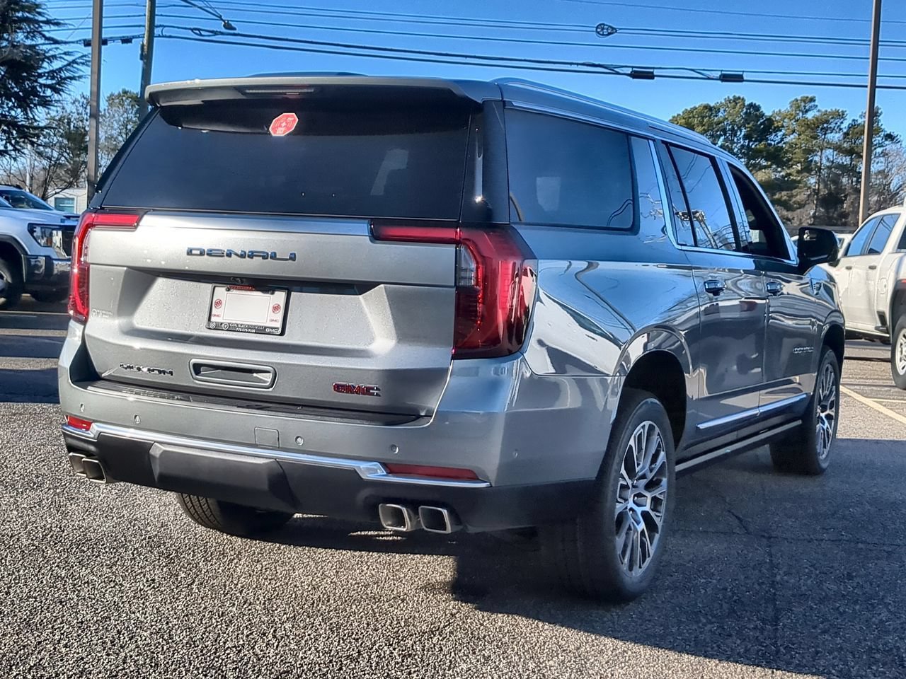 Used 2026 GMC Yukon XL Denali w/ Sun & Power Step Package AWD/4WD image 8