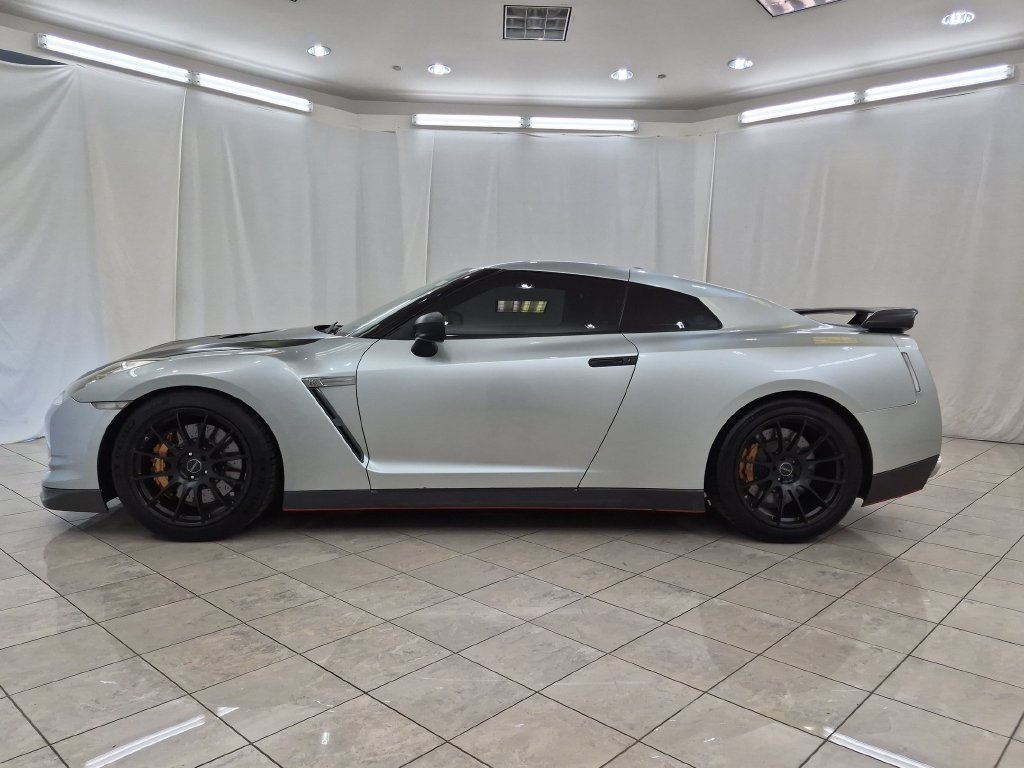 Used 2009 Nissan GT-R Premium AWD/4WD image 5