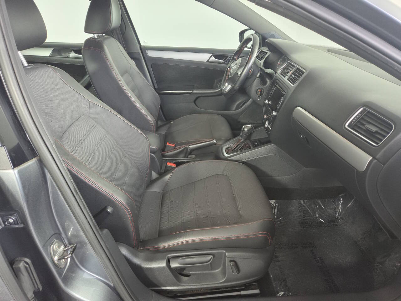 Used 2014 Volkswagen Jetta GLI FWD image 29