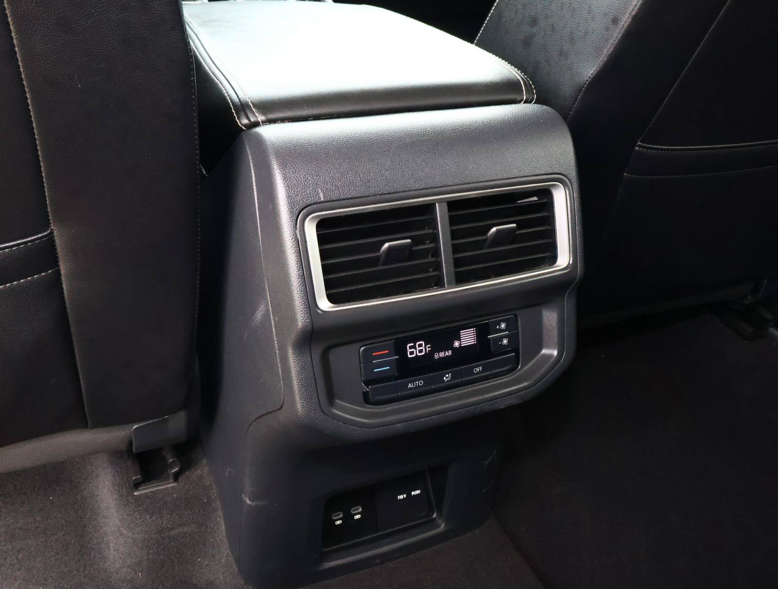 Used 2024 Volkswagen Atlas SE FWD image 11